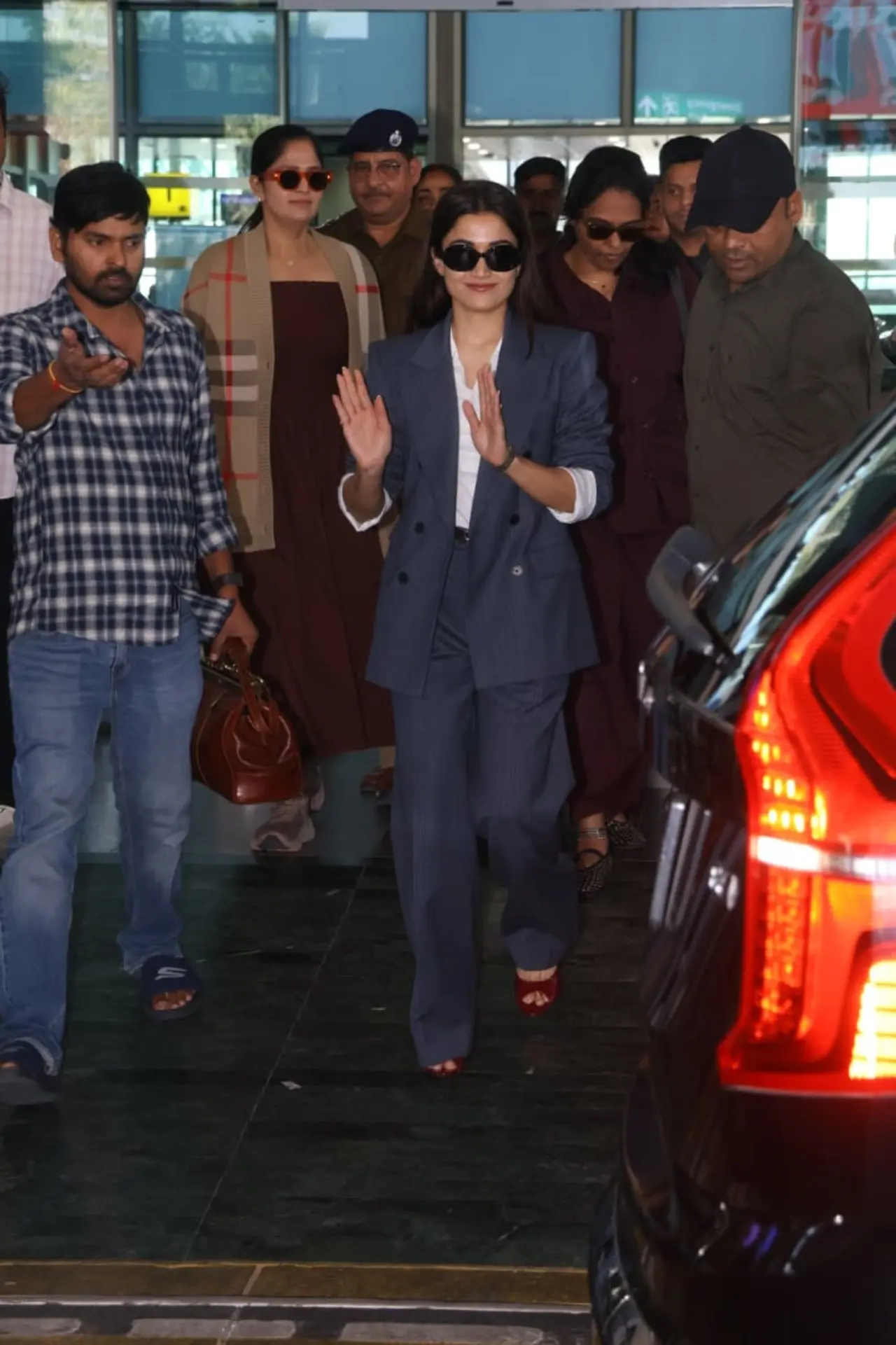 Rashmika wore a suit with her hair left open with centre-parted hair. She paired it with a white shirt and sunglasses.